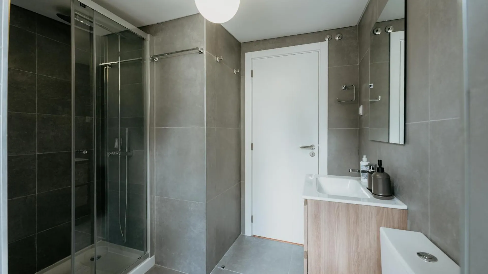 Lisbon Orange House - Stunning One-Bedroom Apartment 2E